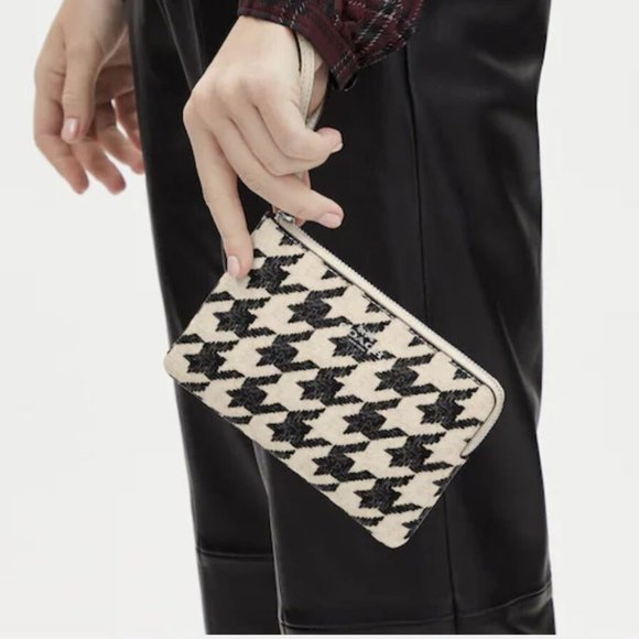 Coach Corner Zip Wristlet With Houndstooth Print CK431